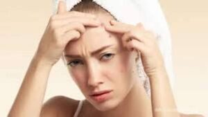 memeriksa jamur kepala yang gatal