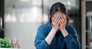 stres menyebabkan rambut rontok