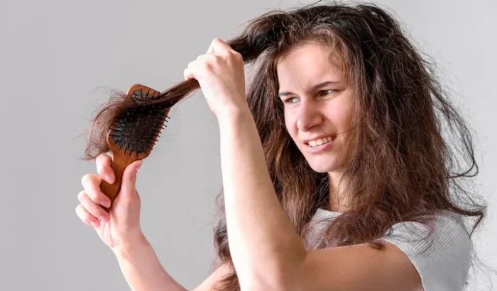 cara mengatasi rambut kering dan rontok